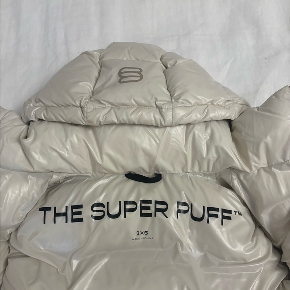 Aritzia - The Super Puff™ - Shorty Vest - Hi-Gloss - Birch - Size XXS/2XS !! 🤍 - Picture 5 of 8